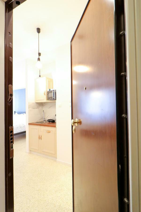 Stylish, Comfy Suite In The Heart Of Atina Dış mekan fotoğraf