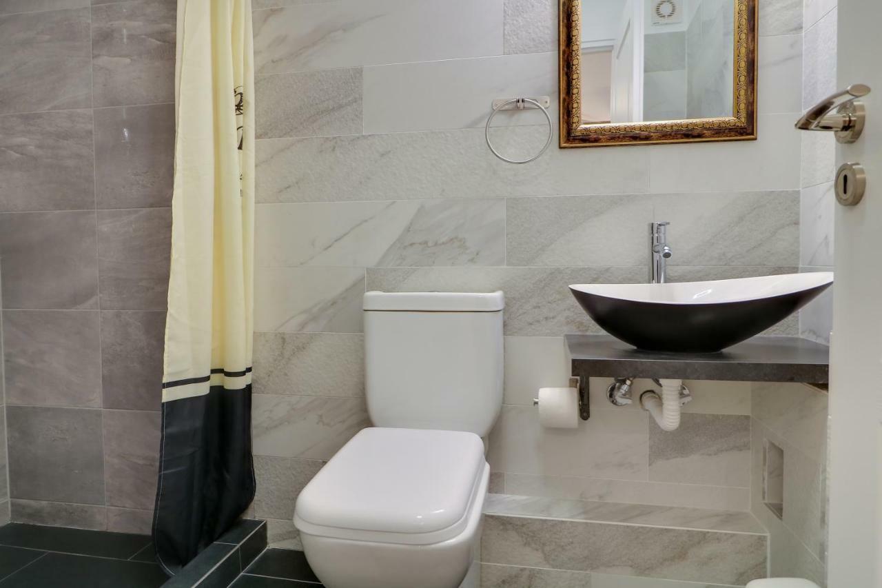 Stylish, Comfy Suite In The Heart Of Atina Dış mekan fotoğraf